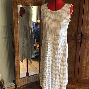 Linen and cotton dress size M. White and small windowpane check design